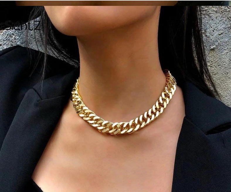 Léone Gold Toggle Clasp Choker Necklace